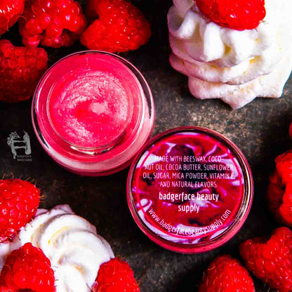 This creamy lip sugar scrub is made with natural shea butter for maximum nourishment.