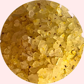 Premium European sea salts give our lemon bath salts a pebbly texture.