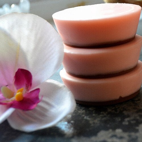 This Rosé Sashay Lotion Bar. will elevate your skincare routine by incorporating a natural Lotion bar. It's made by Badgerface Beauty Supply