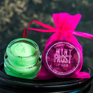 Elevate your peppermint lip scrub by packaging it in a cute organza bag.