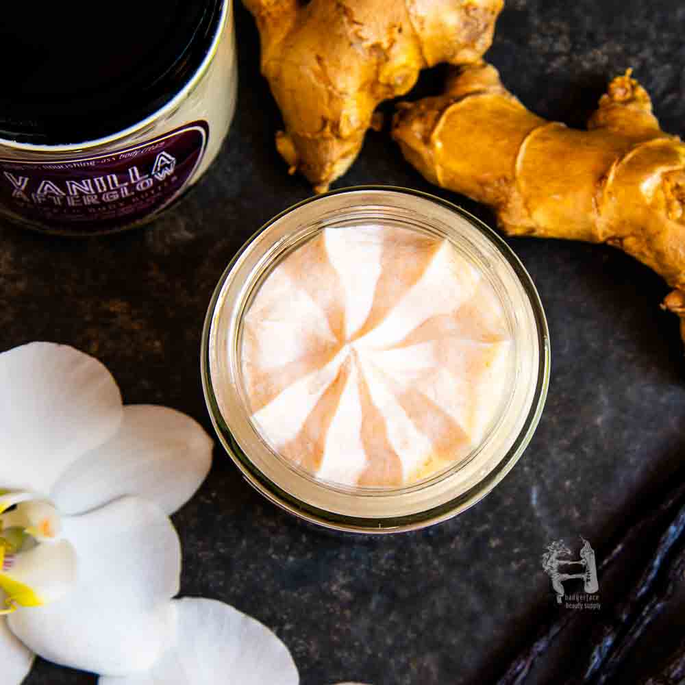 Experience the creamy texture of this whipped vanilla ginger body butter - with added shimmer!