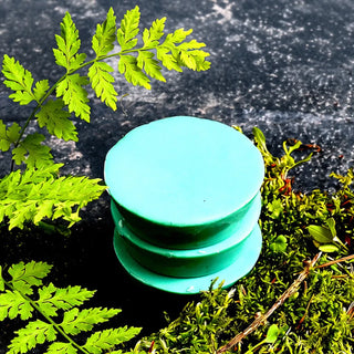 This ocean rain solid lotion bar smells like salt, lime, and cedar.